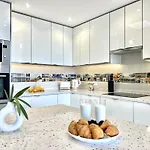 Paulmarie Superior Ocean Lounge Apartman
