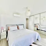 Paulmarie Superior Ocean Lounge Apartman