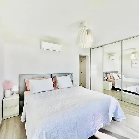 Paulmarie Superior Ocean Lounge Apartment
